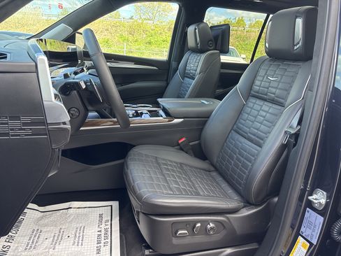 Used 2025 Cadillac Escalade Sport Platinum AWD/4WD image 27