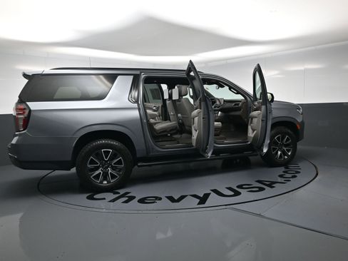 Used 2022 Chevrolet Suburban Z71 w/ Luxury Package AWD/4WD image 26