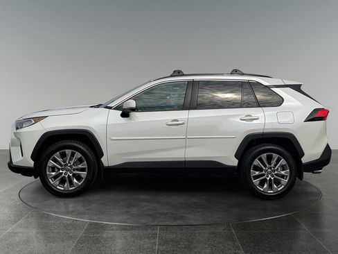 Used 2021 Toyota RAV4 XLE Premium AWD/4WD image 5