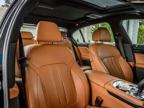 Used 2019 BMW 740i xDrive w/ M Sport Package image 40