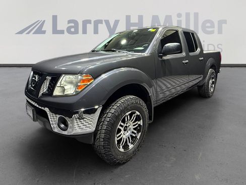 Used 2010 Nissan Frontier SE image 1