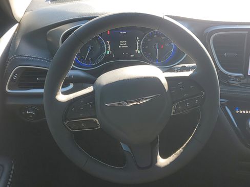 New 2026 Chrysler Pacifica Select w/ S Appearance Package image 8