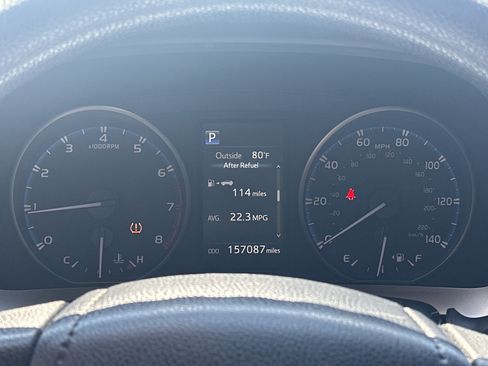 Used 2018 Toyota RAV4 LE FWD image 5