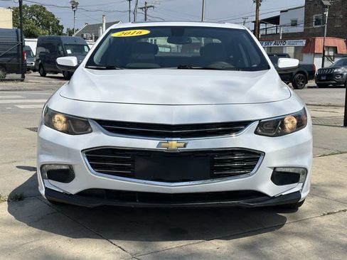 Used 2016 Chevrolet Malibu LT FWD image 2
