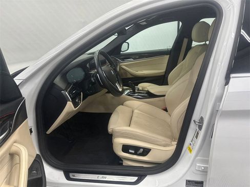 Used 2021 BMW 530i w/ Convenience Package image 9
