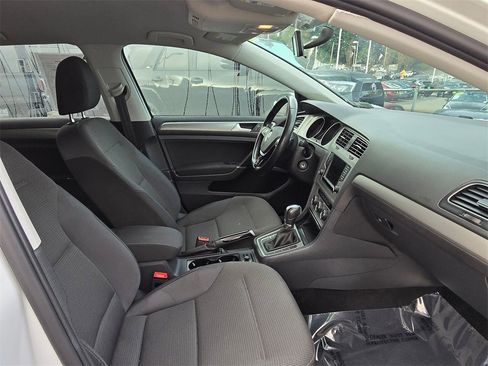 Used 2016 Volkswagen Golf S image 11