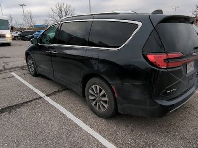 Used 2021 Chrysler Pacifica Touring-L