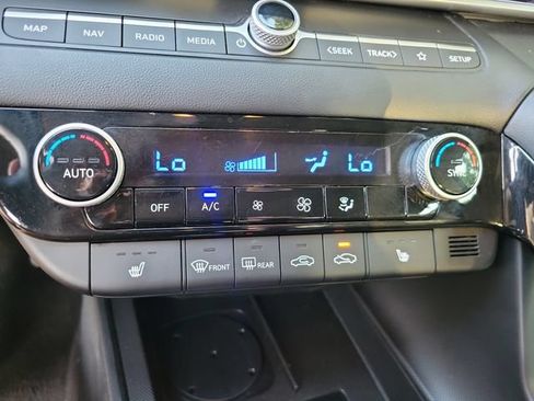 Used 2024 Hyundai Elantra Limited FWD image 24