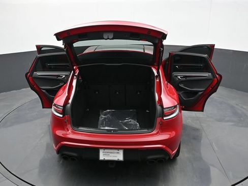 Certified 2022 Porsche Macan AWD/4WD image 30