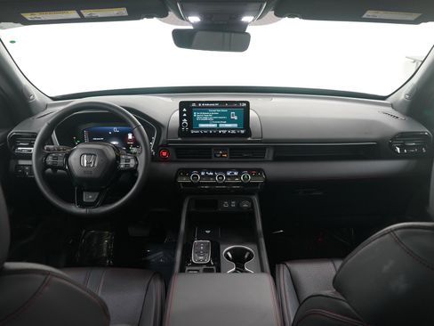 Used 2025 Honda Pilot Black Edition image 15