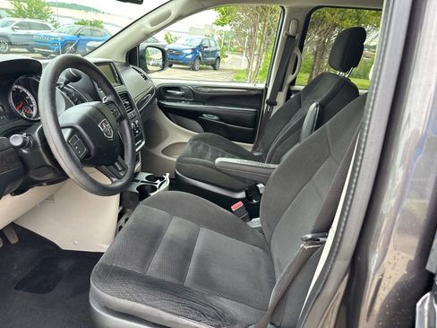 Used 2019 Dodge Grand Caravan SE FWD image 11