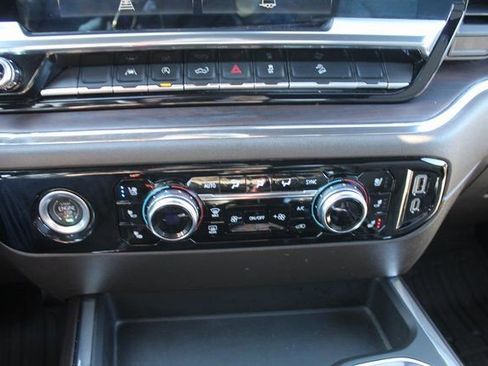 Used 2023 GMC Sierra 1500 SLT image 31