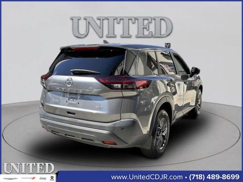 Used 2021 Nissan Rogue S image 4
