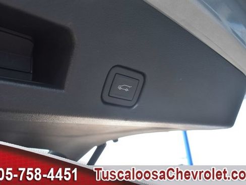 Used 2025 Chevrolet Traverse LT w/ LPO, Floor Liner Package FWD image 9