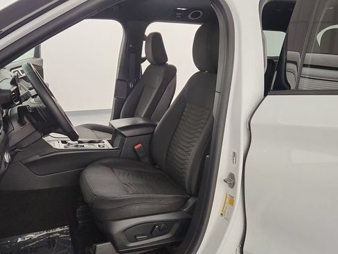 Used 2020 Ford Explorer XLT w/ Comfort Package AWD/4WD image 14