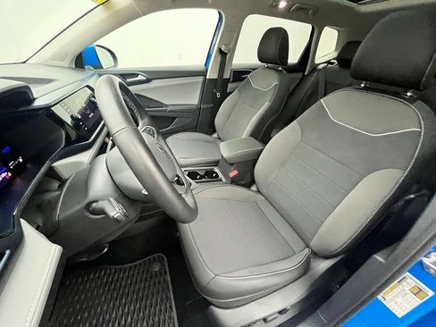 Used 2024 Volkswagen Taos SE w/ Panoramic Sunroof Package AWD/4WD image 21