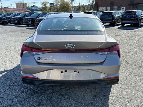 Used 2023 Hyundai Elantra SEL w/ Winter Weather Package image 7