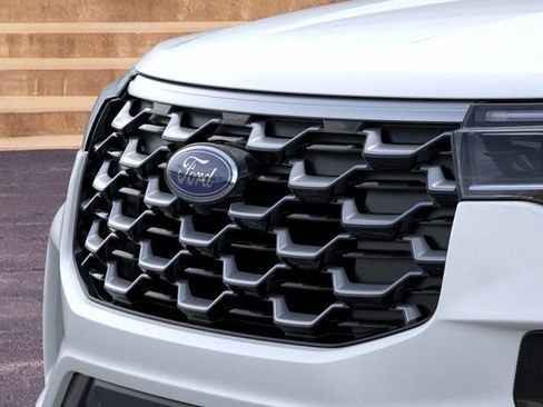 New 2026 Ford Explorer Platinum w/ LUX Leather Package AWD/4WD image 17
