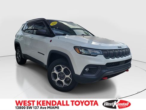 Used 2022 Jeep Compass Trailhawk w/ Trailhawk Convenience Group AWD/4WD image 1
