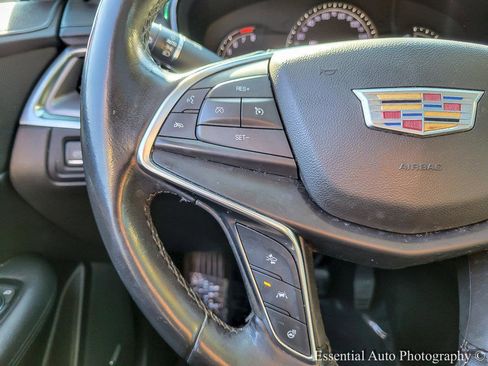 Used 2019 Cadillac XT5 Luxury FWD image 16