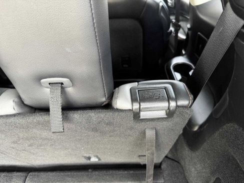 Used 2020 Nissan Pathfinder SL image 70