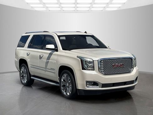 Used 2015 GMC Yukon Denali w/ Touring Package AWD/4WD image 9