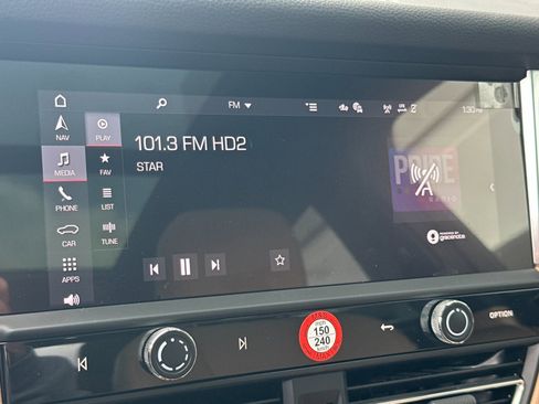 Certified 2025 Porsche Macan image 18