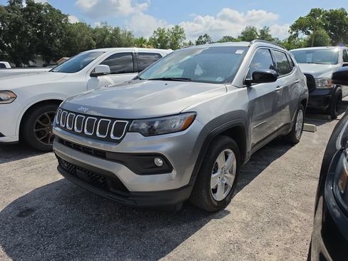 Used 2022 Jeep Compass Latitude FWD image 7