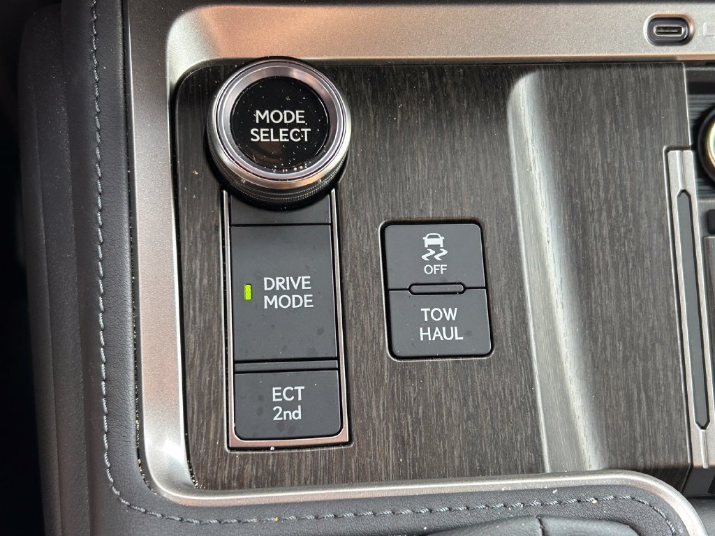 Used 2025 Lexus GX 550 w/ Accessory Package (31) AWD/4WD image 33