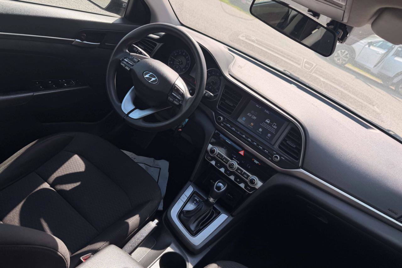Used 2020 Hyundai Elantra SEL w/ Cargo Package (C1) FWD image 15