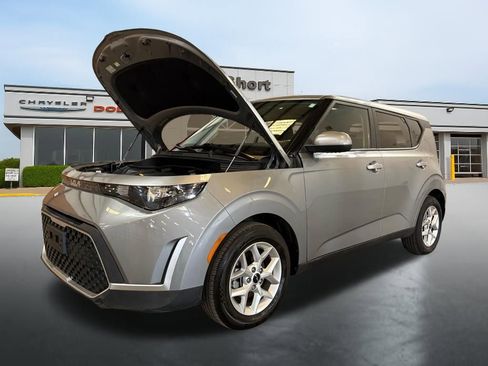 Used 2025 Kia Soul LX w/ LX Technology Package image 12
