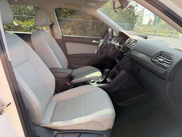 Used 2018 Volkswagen Tiguan SEL AWD/4WD image 9