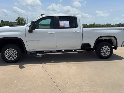 Used 2025 Chevrolet Silverado 2500 LT w/ Convenience Package AWD/4WD image 4