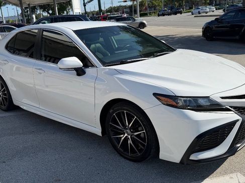 Used 2023 Toyota Corolla LE FWD image 3