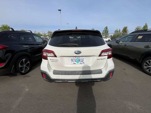 Used 2018 Subaru Outback 2.5i Touring w/ Popular Package #3 AWD/4WD image 3