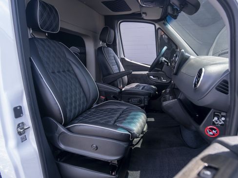 Used 2023 Mercedes-Benz Sprinter 3500 image 18