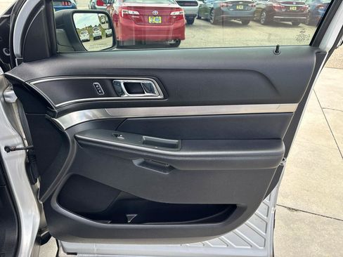 Used 2018 Ford Explorer XLT FWD image 26
