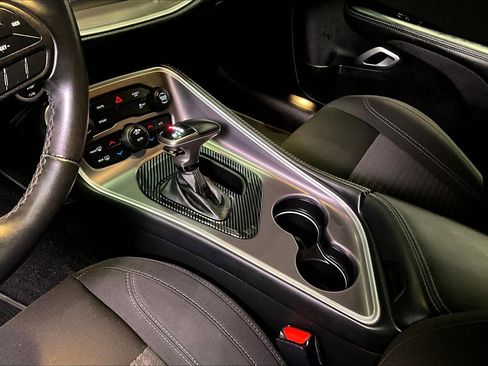 Used 2022 Dodge Challenger SXT image 17