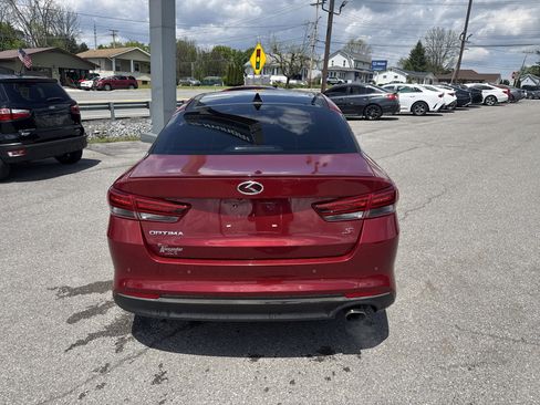 Used 2018 Kia Optima S w/ Panoramic Sunroof Package FWD image 4