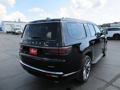 Used 2023 Jeep Wagoneer Series II w/ Premium Group I AWD/4WD image 6