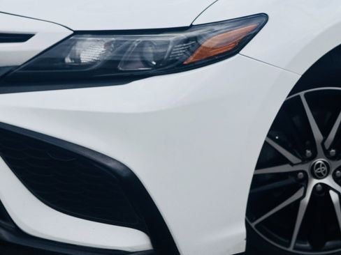 Used 2021 Toyota Camry SE image 13