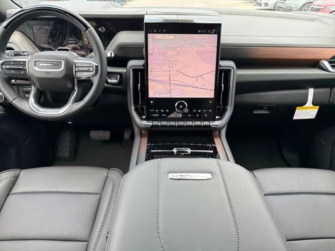 New 2026 GMC Yukon Denali w/ Denali Reserve Package AWD/4WD image 9