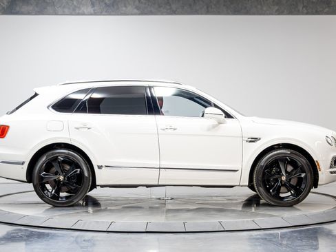 Used 2020 Bentley Bentayga V8 image 18