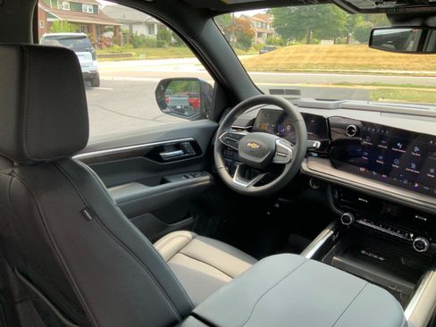 New 2026 Chevrolet Suburban LT w/ Comfort Package AWD/4WD image 8