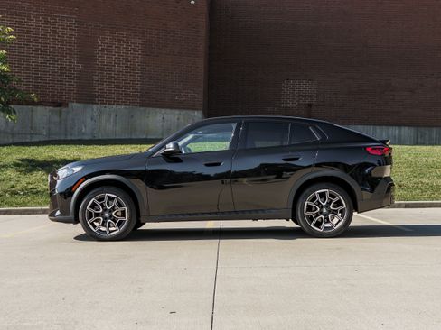 Used 2025 BMW X2 xDrive28i AWD/4WD image 6