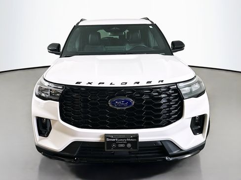 Used 2025 Ford Explorer ST-Line w/ Premium Package image 2