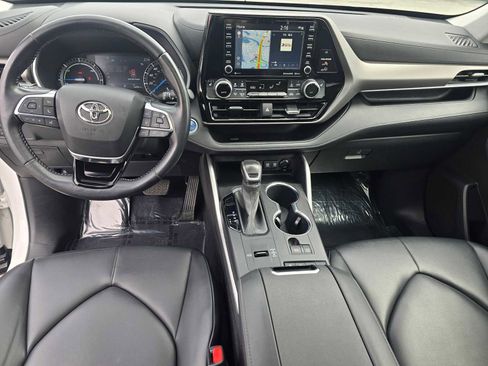 Used 2021 Toyota Highlander XLE image 22