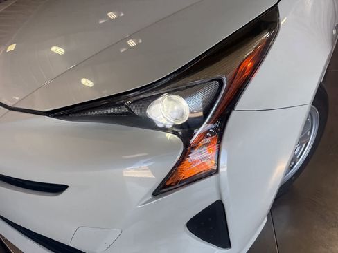 Used 2016 Toyota Prius Three FWD image 9