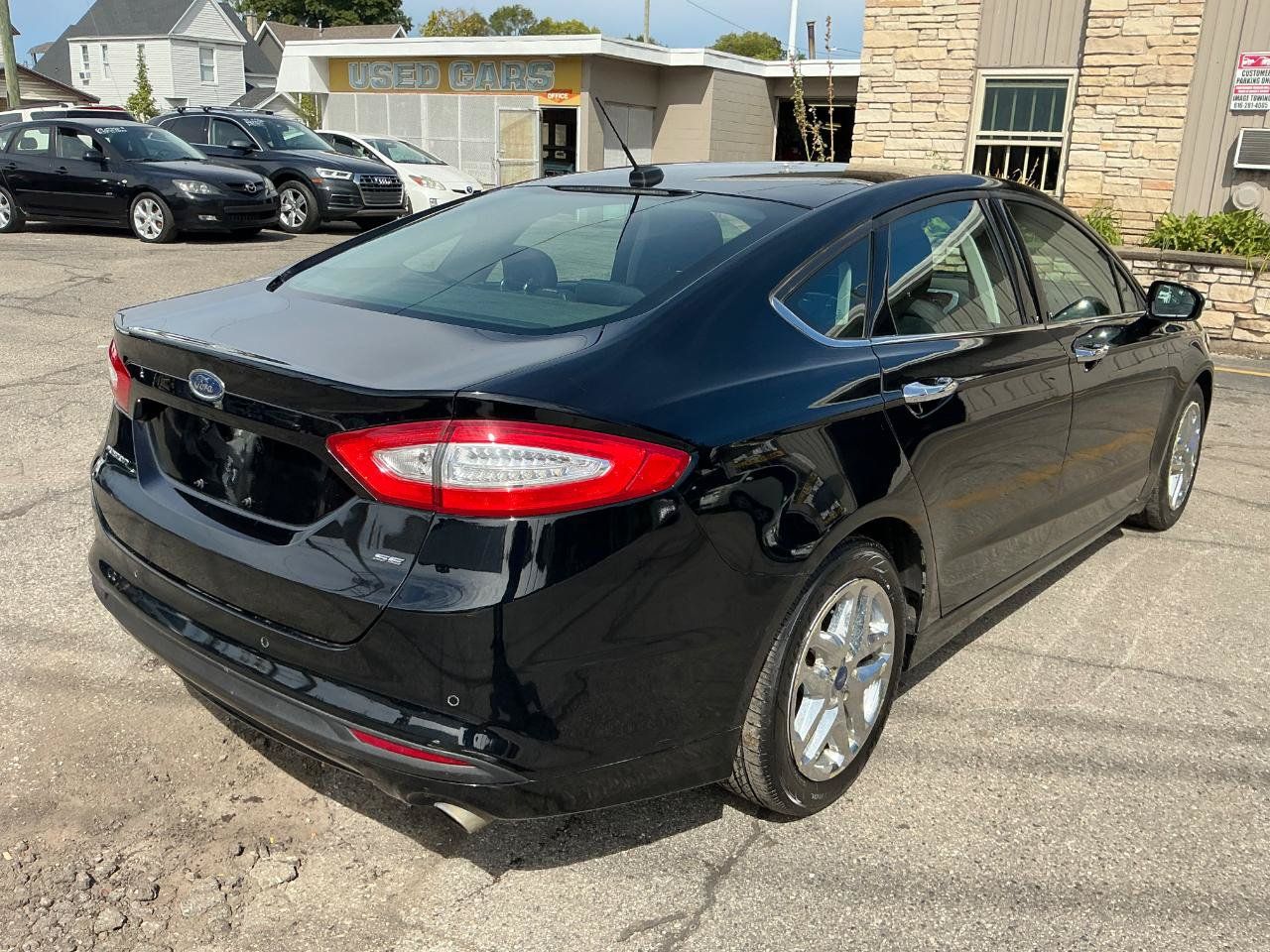 Used 2016 Ford Fusion SE FWD image 4