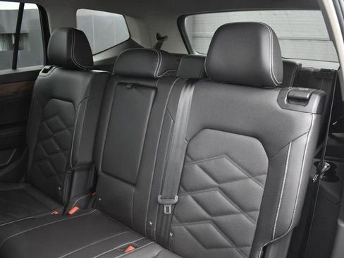 Used 2025 Volkswagen Atlas SE image 21